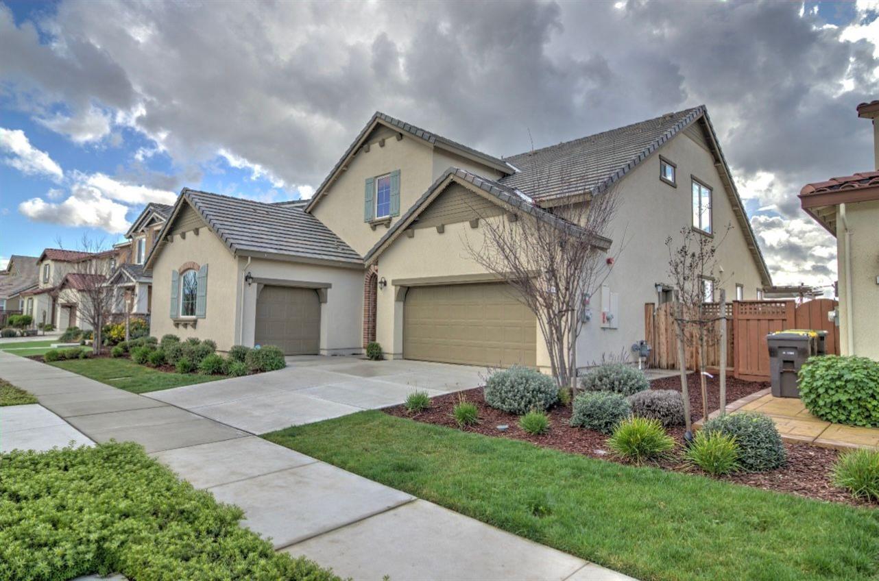 Detail Gallery Image 12 of 82 For 2656 Middlebury Dr, Lathrop,  CA 95330 - 5 Beds | 4/1 Baths