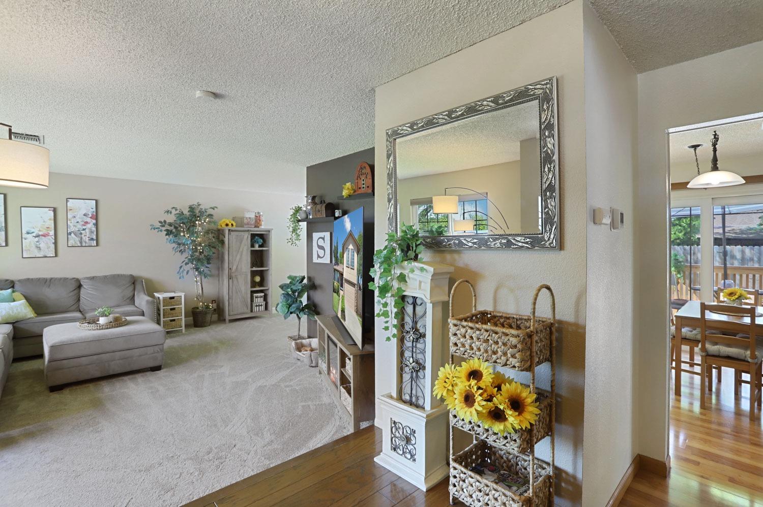 Detail Gallery Image 8 of 54 For 9161 Starina Way, Sacramento,  CA 95826 - 4 Beds | 2/1 Baths