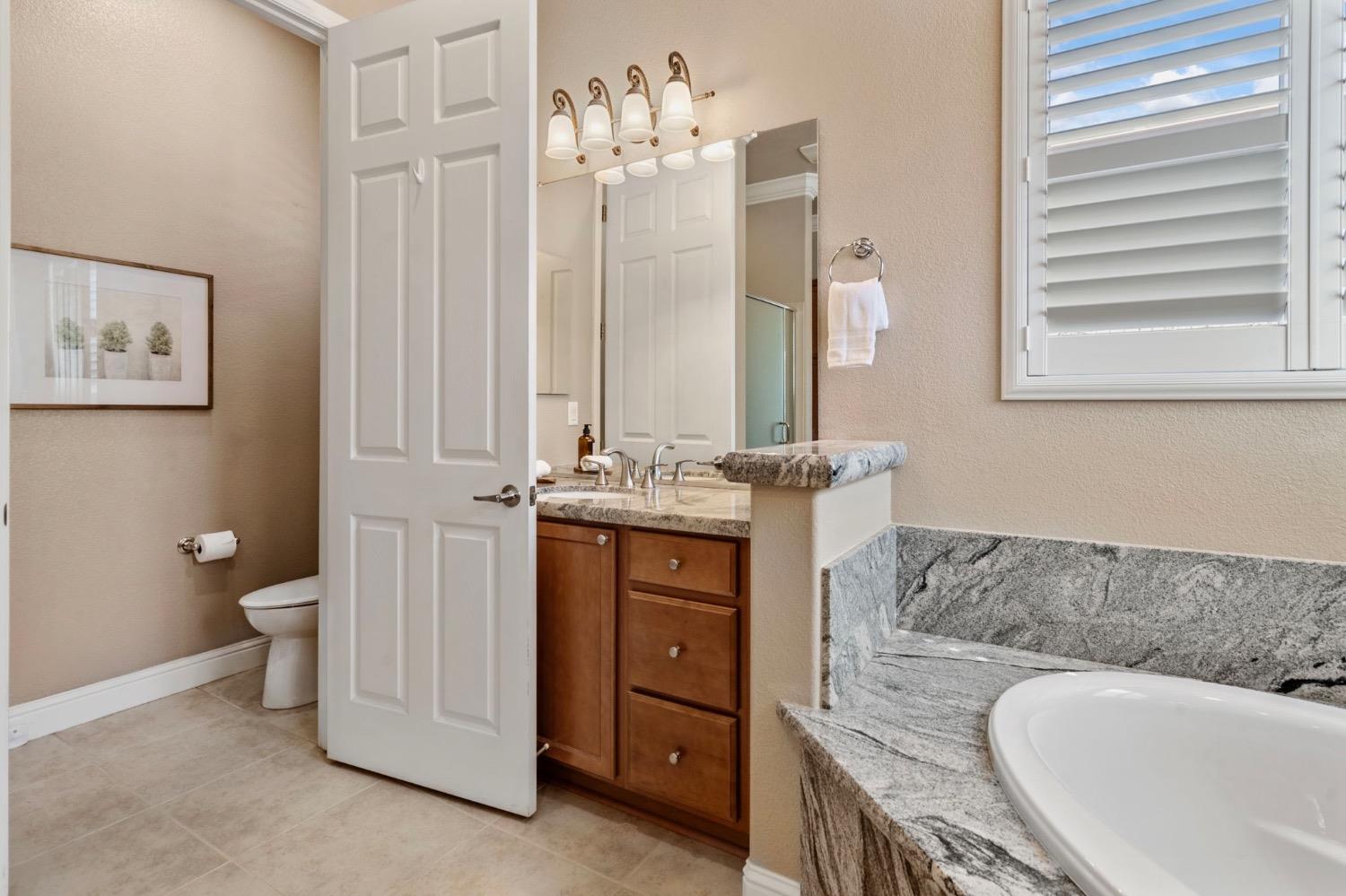 Detail Gallery Image 33 of 47 For 2160 Manor Station Way, Manteca,  CA 95336 - 3 Beds | 2/1 Baths