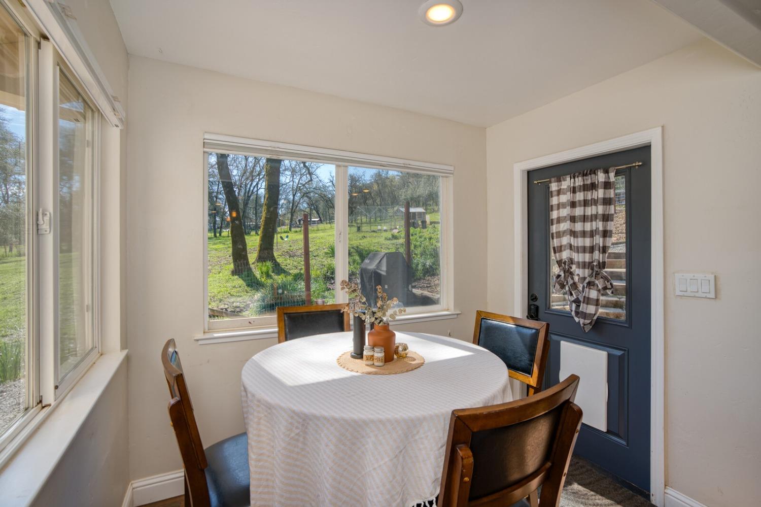 Detail Gallery Image 9 of 53 For 12043 Wolf Rd, Grass Valley,  CA 95949 - 3 Beds | 2 Baths