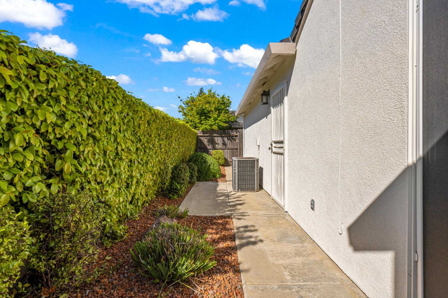 Detail Gallery Image 32 of 42 For 564 Wild Rose Ct, Galt,  CA 95632 - 2 Beds | 2 Baths
