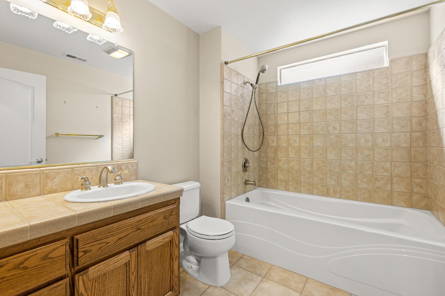 Detail Gallery Image 25 of 42 For 564 Wild Rose Ct, Galt,  CA 95632 - 2 Beds | 2 Baths