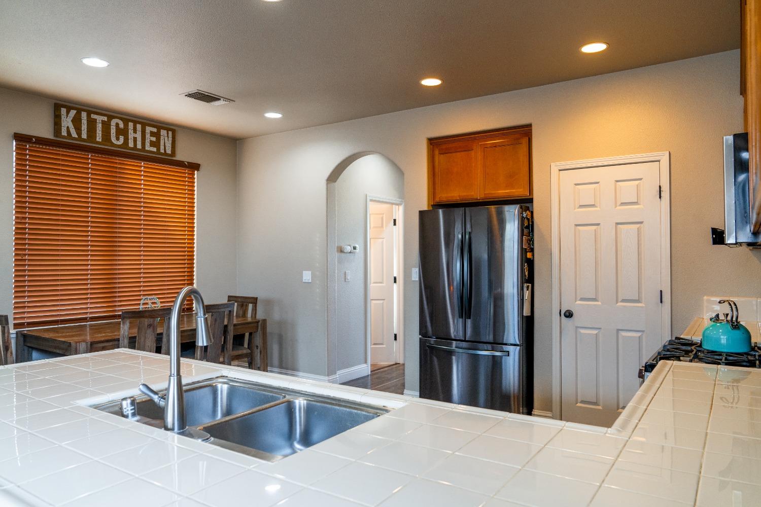 Detail Gallery Image 15 of 46 For 2020 Loring Ct, Ceres,  CA 95307 - 4 Beds | 2/1 Baths