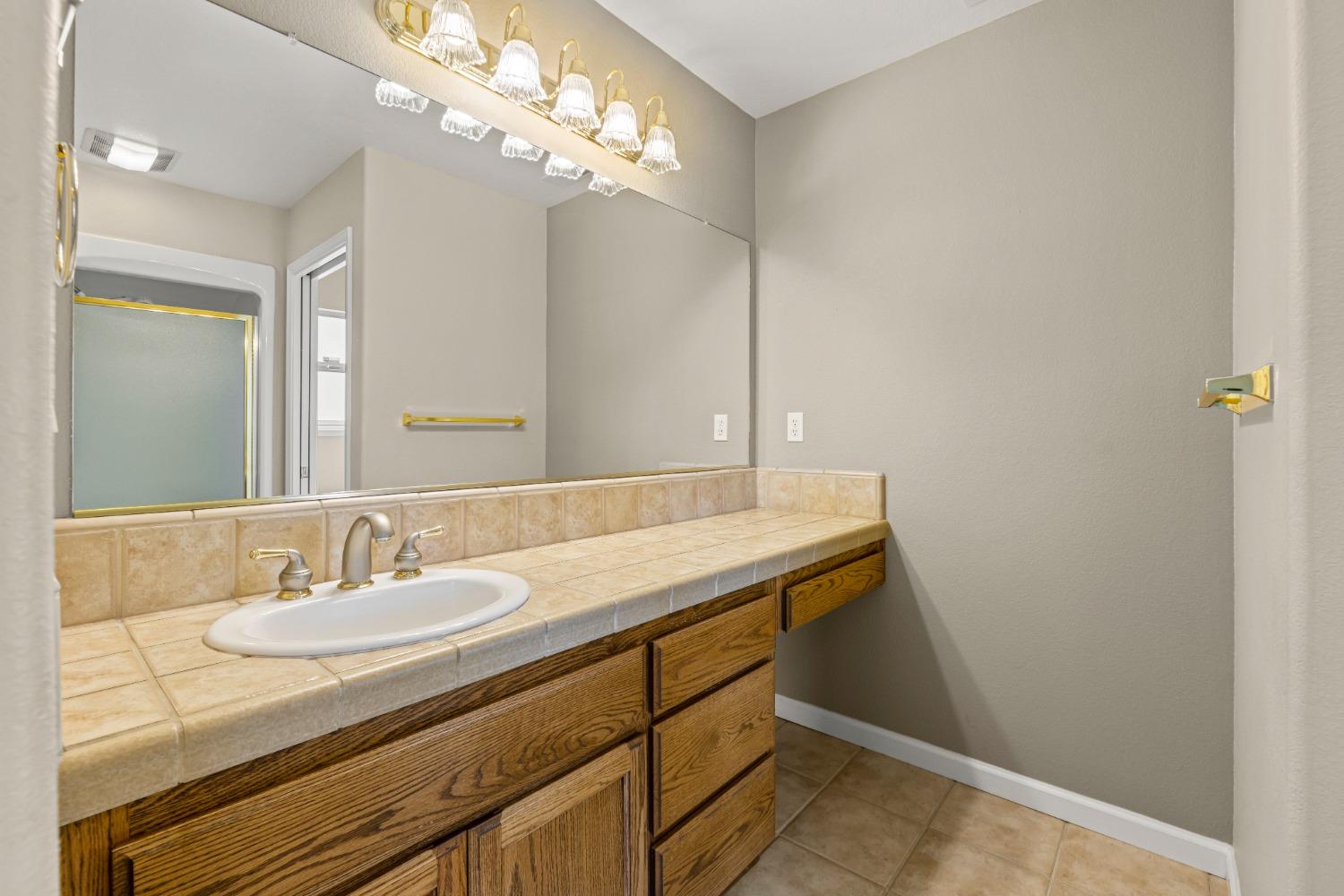 Detail Gallery Image 20 of 42 For 564 Wild Rose Ct, Galt,  CA 95632 - 2 Beds | 2 Baths