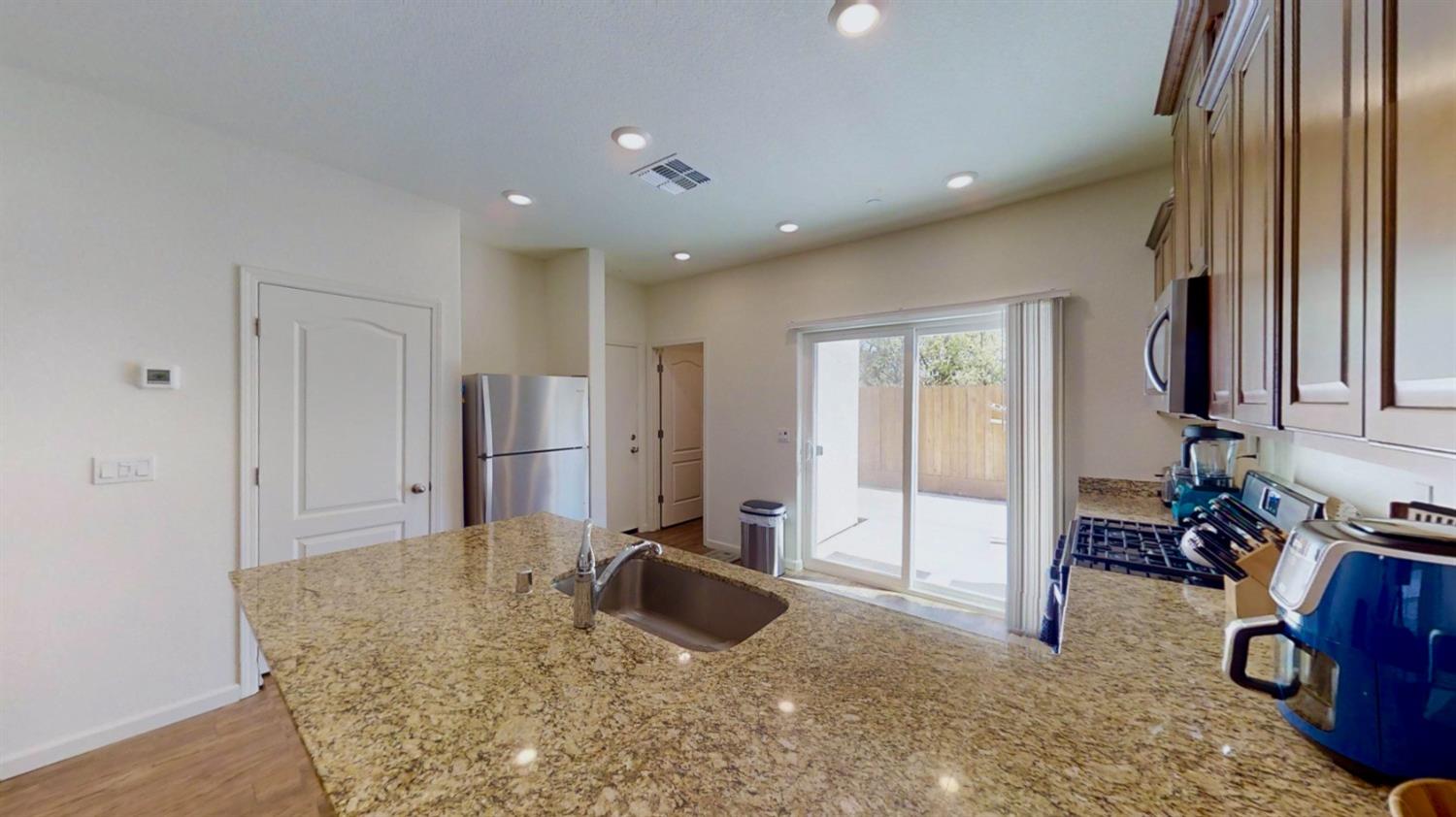 Detail Gallery Image 10 of 42 For 5535 Silvergate Ct, Linda,  CA 95901 - 3 Beds | 2/1 Baths