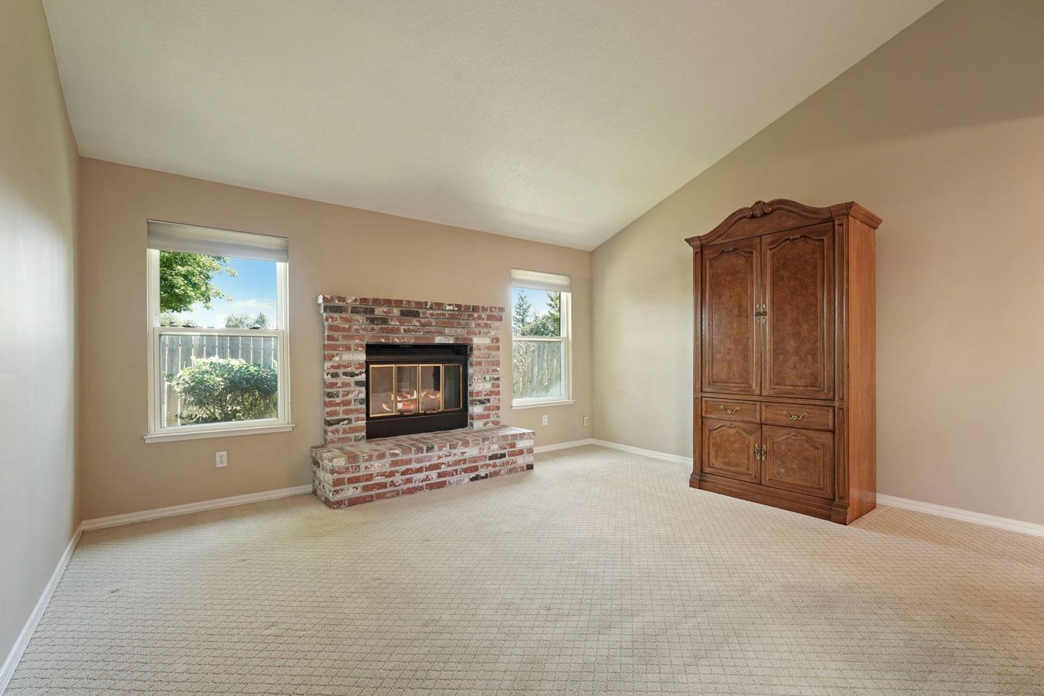 Detail Gallery Image 9 of 40 For 1812 Mimosa Dr, Lodi,  CA 95242 - 3 Beds | 2 Baths