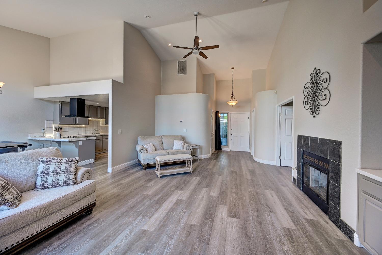 Detail Gallery Image 9 of 34 For 3600 Columbine Dr #8,  Modesto,  CA 95356 - 2 Beds | 2 Baths