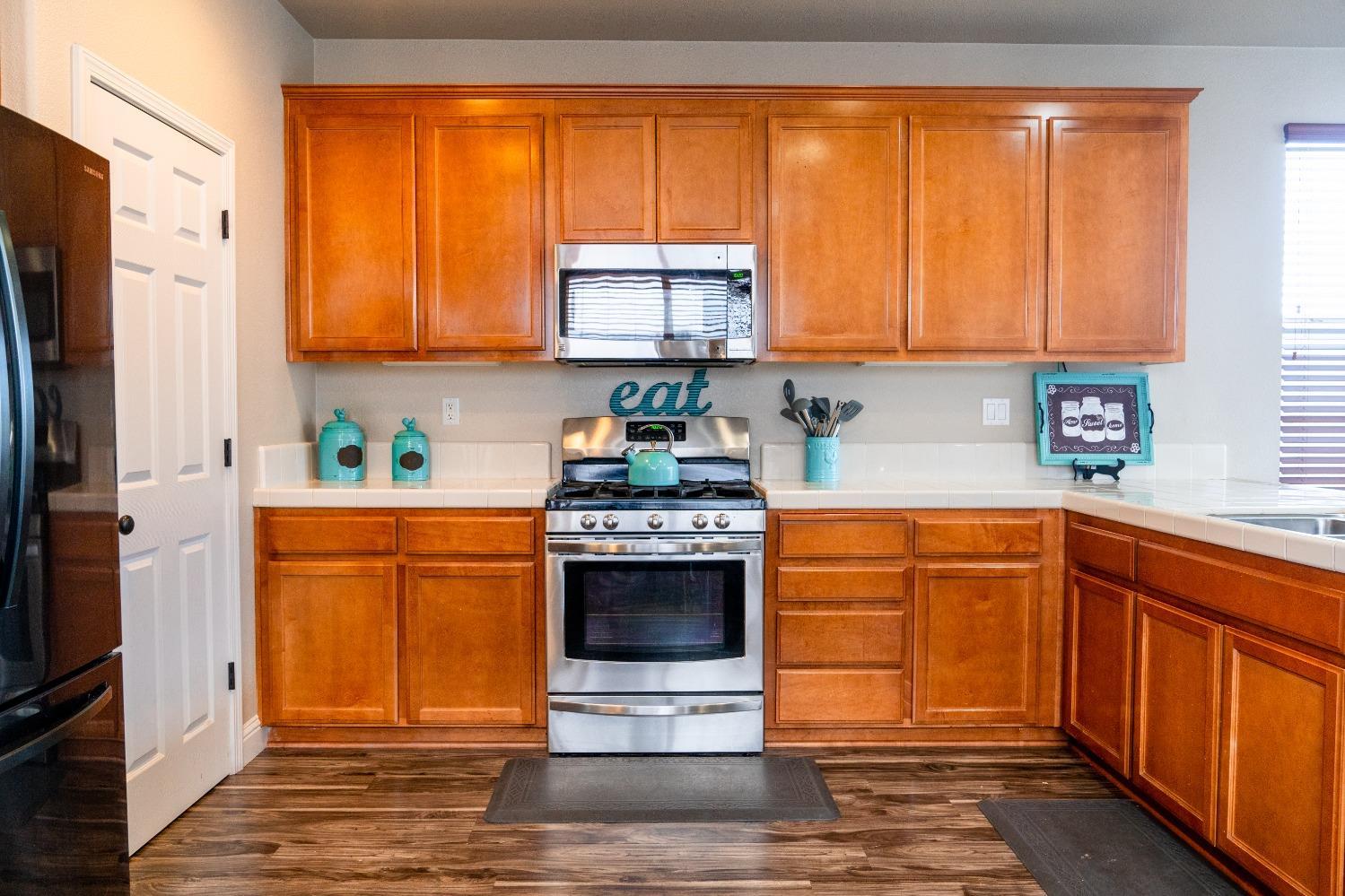 Detail Gallery Image 13 of 46 For 2020 Loring Ct, Ceres,  CA 95307 - 4 Beds | 2/1 Baths