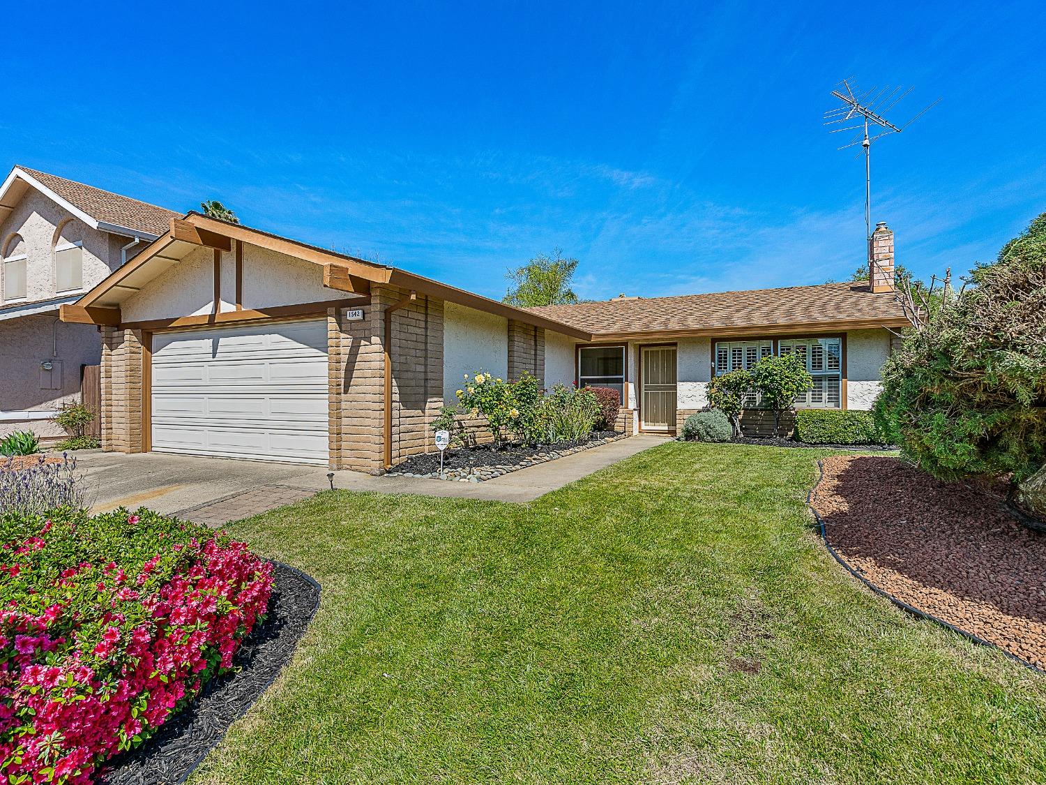 Detail Gallery Image 1 of 1 For 1542 Klamath River Dr, Rancho Cordova,  CA 95670 - 3 Beds | 2 Baths