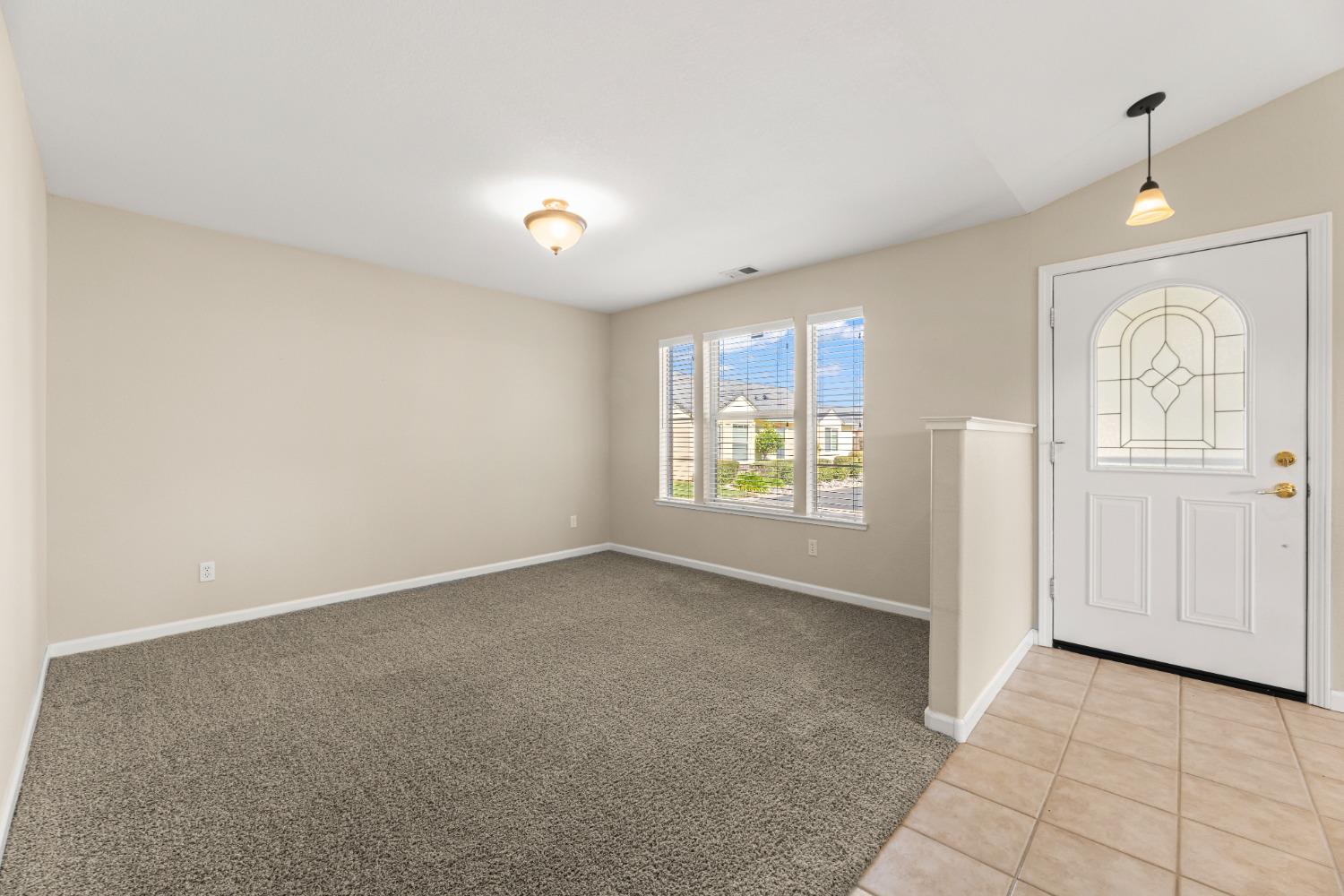 Detail Gallery Image 4 of 42 For 564 Wild Rose Ct, Galt,  CA 95632 - 2 Beds | 2 Baths