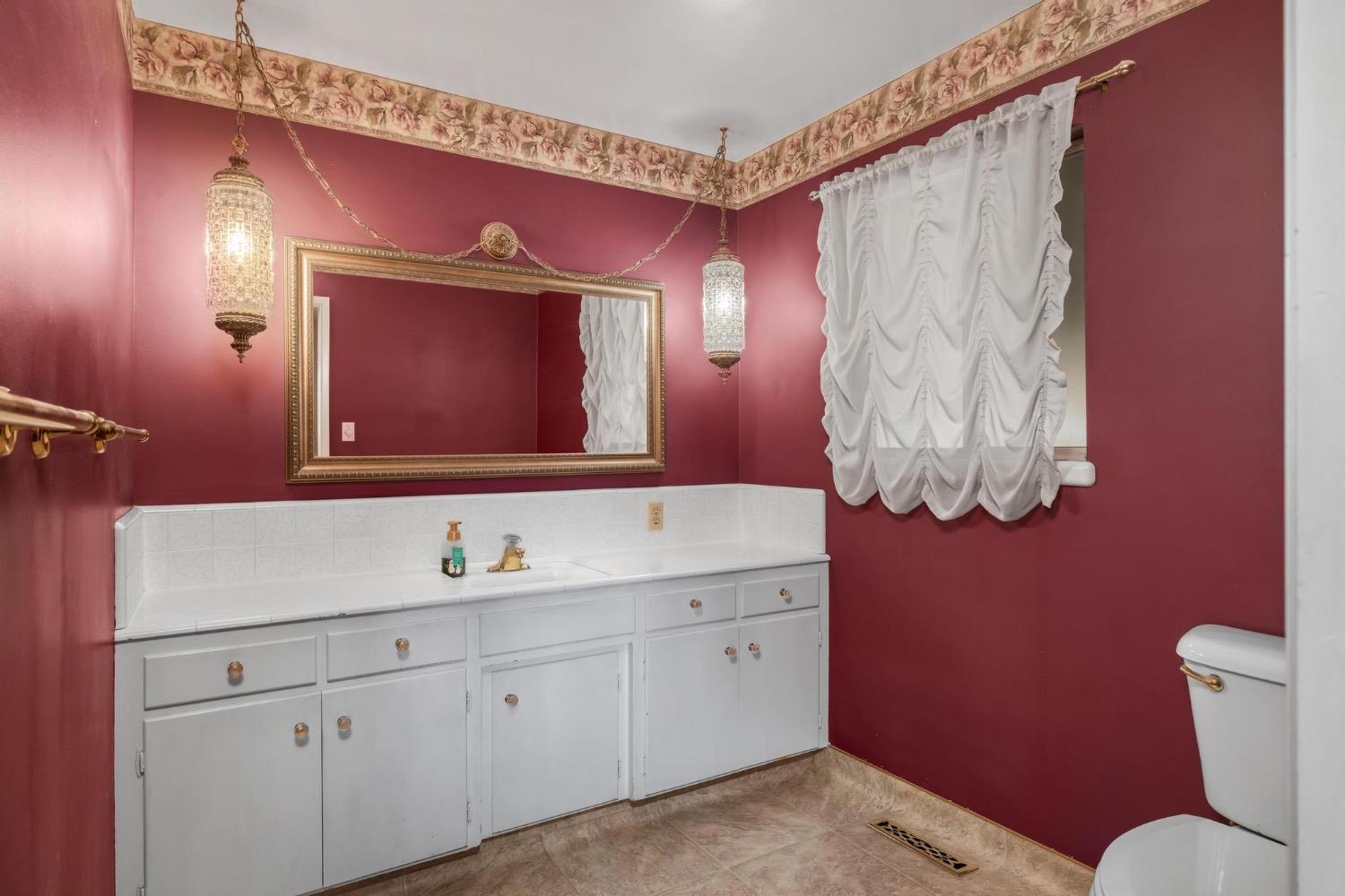 Detail Gallery Image 18 of 37 For 2101 W Walnut St, Lodi,  CA 95242 - 3 Beds | 2/1 Baths