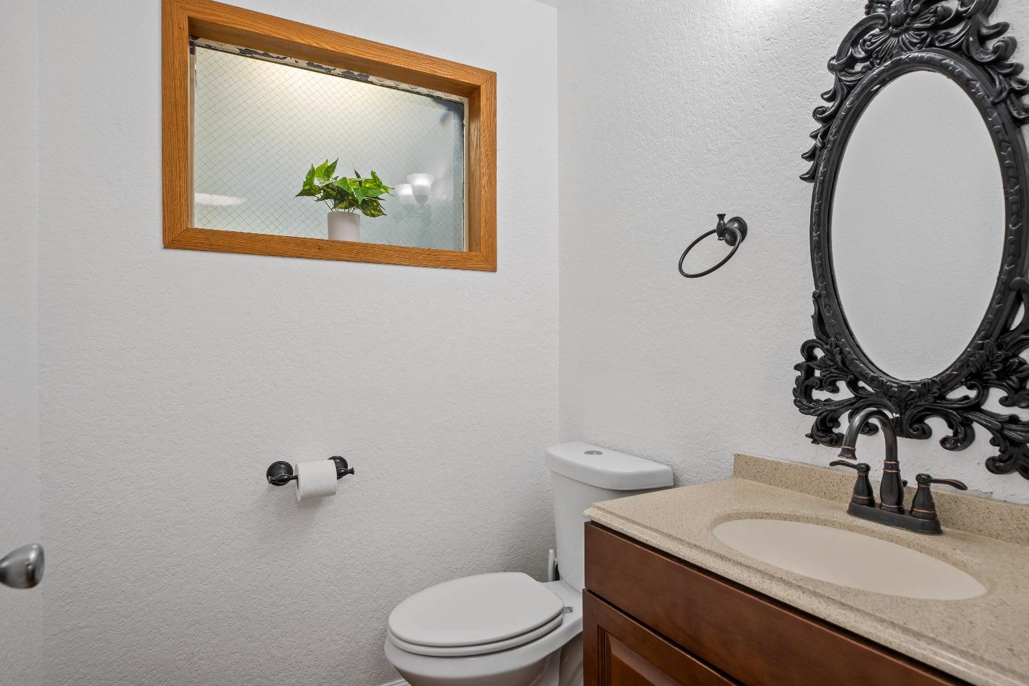 Detail Gallery Image 15 of 35 For 1501 Oakwood Dr, Escalon,  CA 95320 - 3 Beds | 2/1 Baths