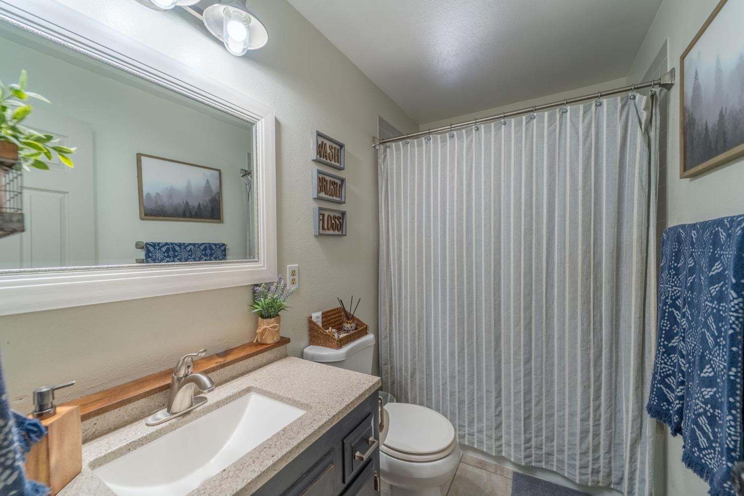 Detail Gallery Image 19 of 31 For 718 Lee Ave, Newman,  CA 95360 - 3 Beds | 2 Baths