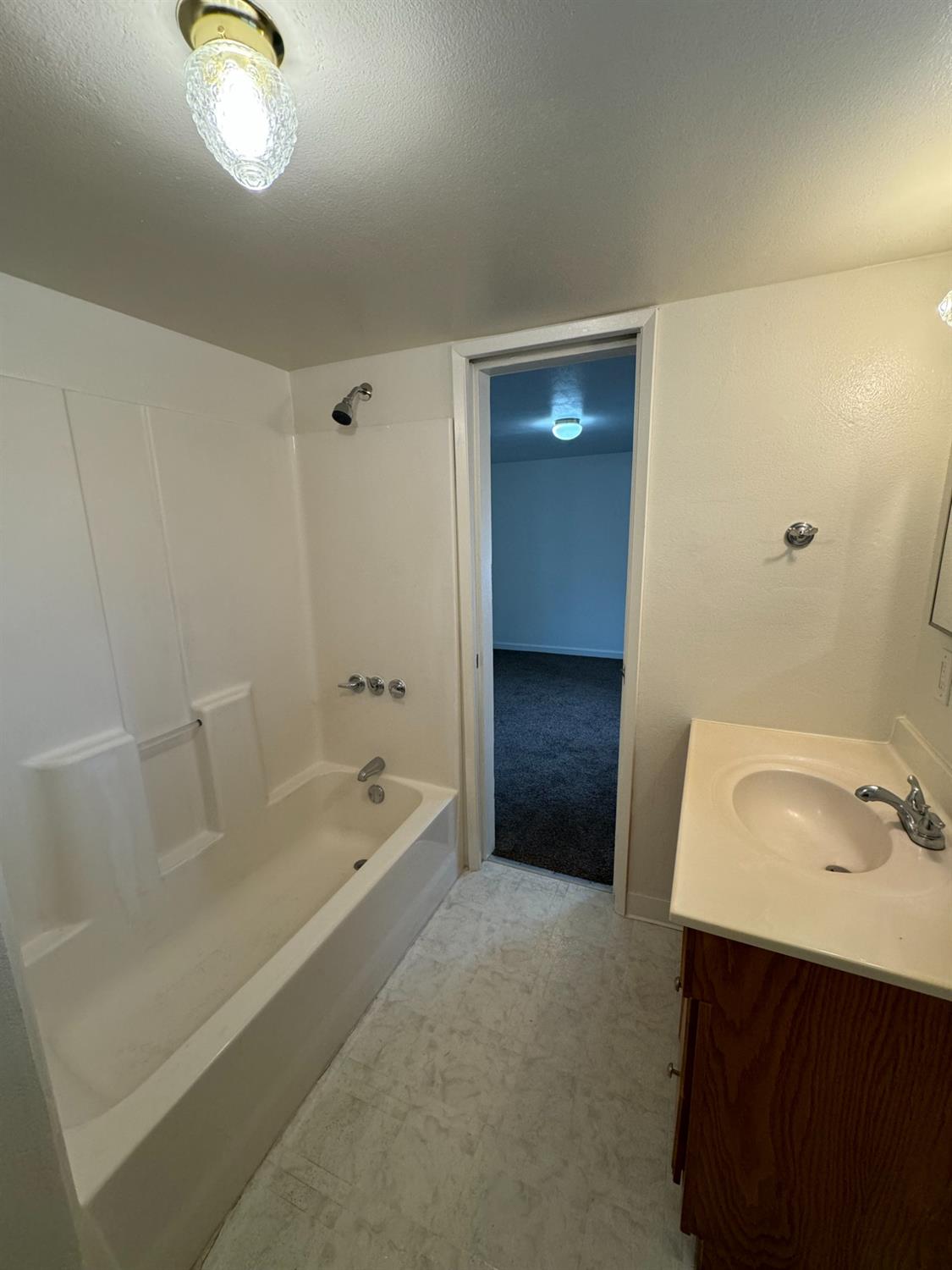 Detail Gallery Image 6 of 9 For 333 James St, Modesto,  CA 95354 - 2 Beds | 1 Baths