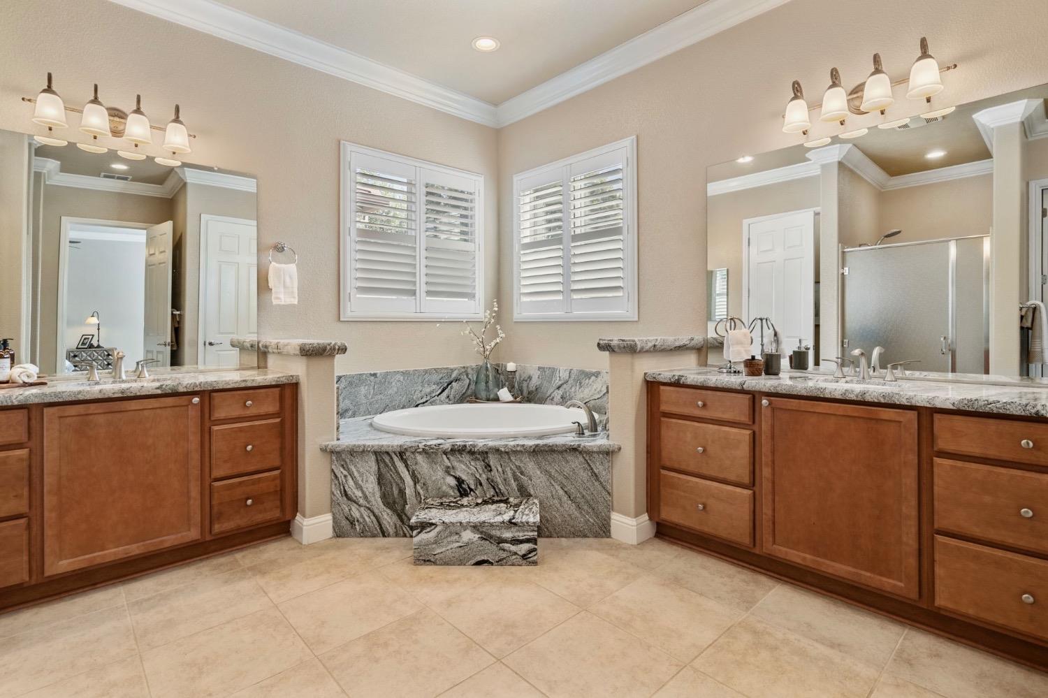 Detail Gallery Image 31 of 47 For 2160 Manor Station Way, Manteca,  CA 95336 - 3 Beds | 2/1 Baths