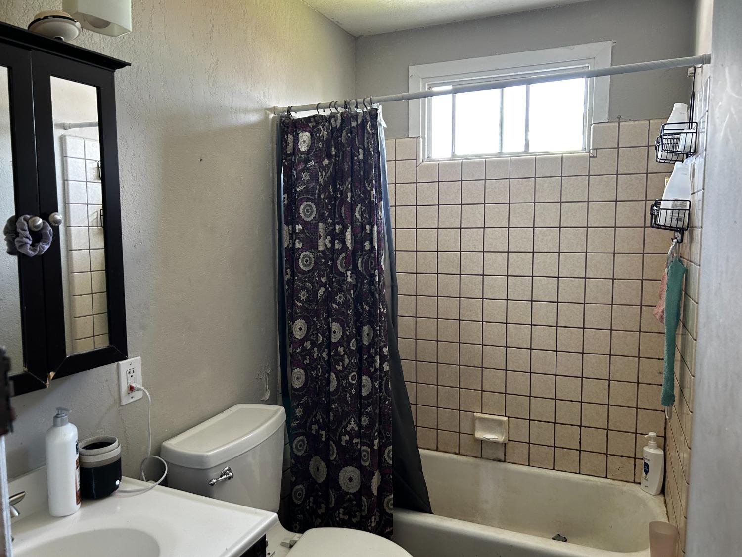 Detail Gallery Image 9 of 13 For 301 Lotus Ln, Modesto,  CA 95350 - 3 Beds | 1/1 Baths