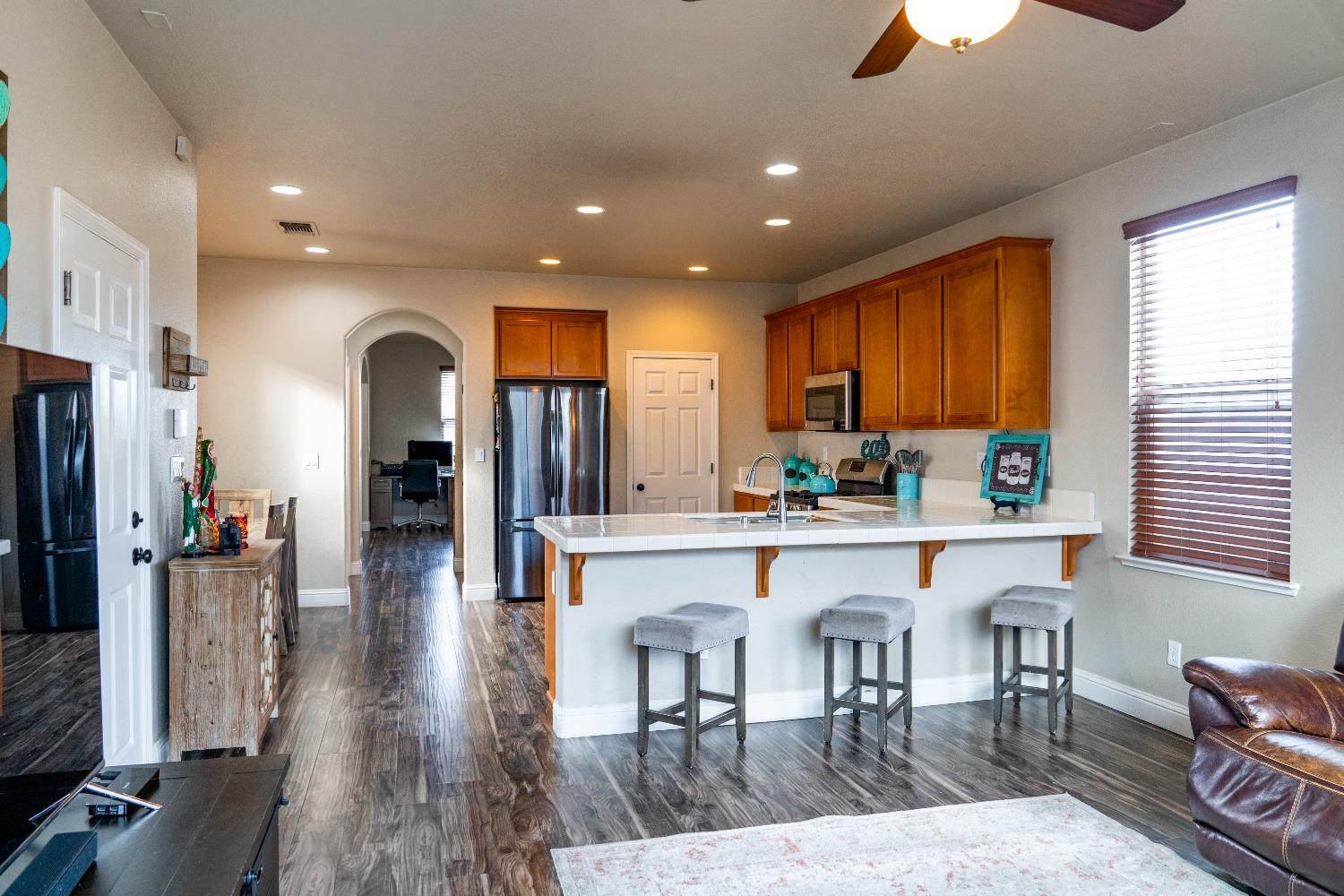 Detail Gallery Image 18 of 46 For 2020 Loring Ct, Ceres,  CA 95307 - 4 Beds | 2/1 Baths