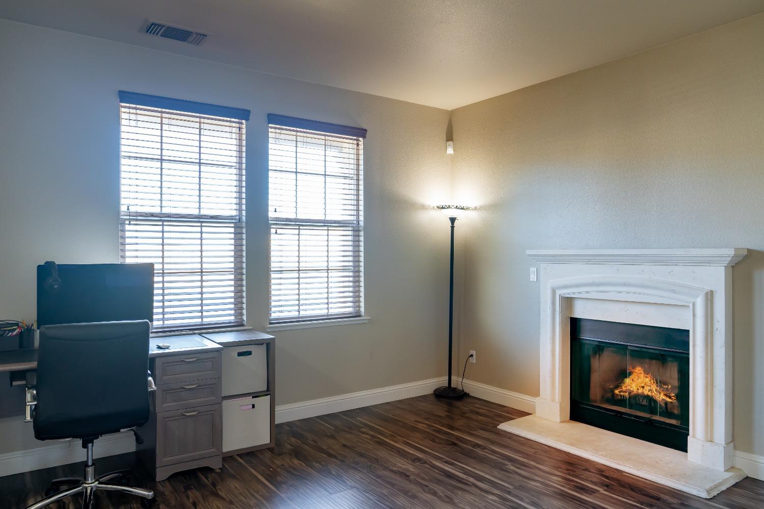 Detail Gallery Image 3 of 46 For 2020 Loring Ct, Ceres,  CA 95307 - 4 Beds | 2/1 Baths