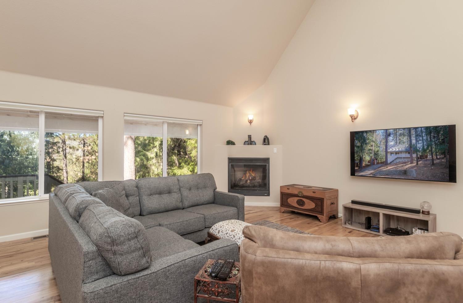 Detail Gallery Image 9 of 40 For 5637 Daisy Cir, Pollock Pines,  CA 95726 - 3 Beds | 2/1 Baths