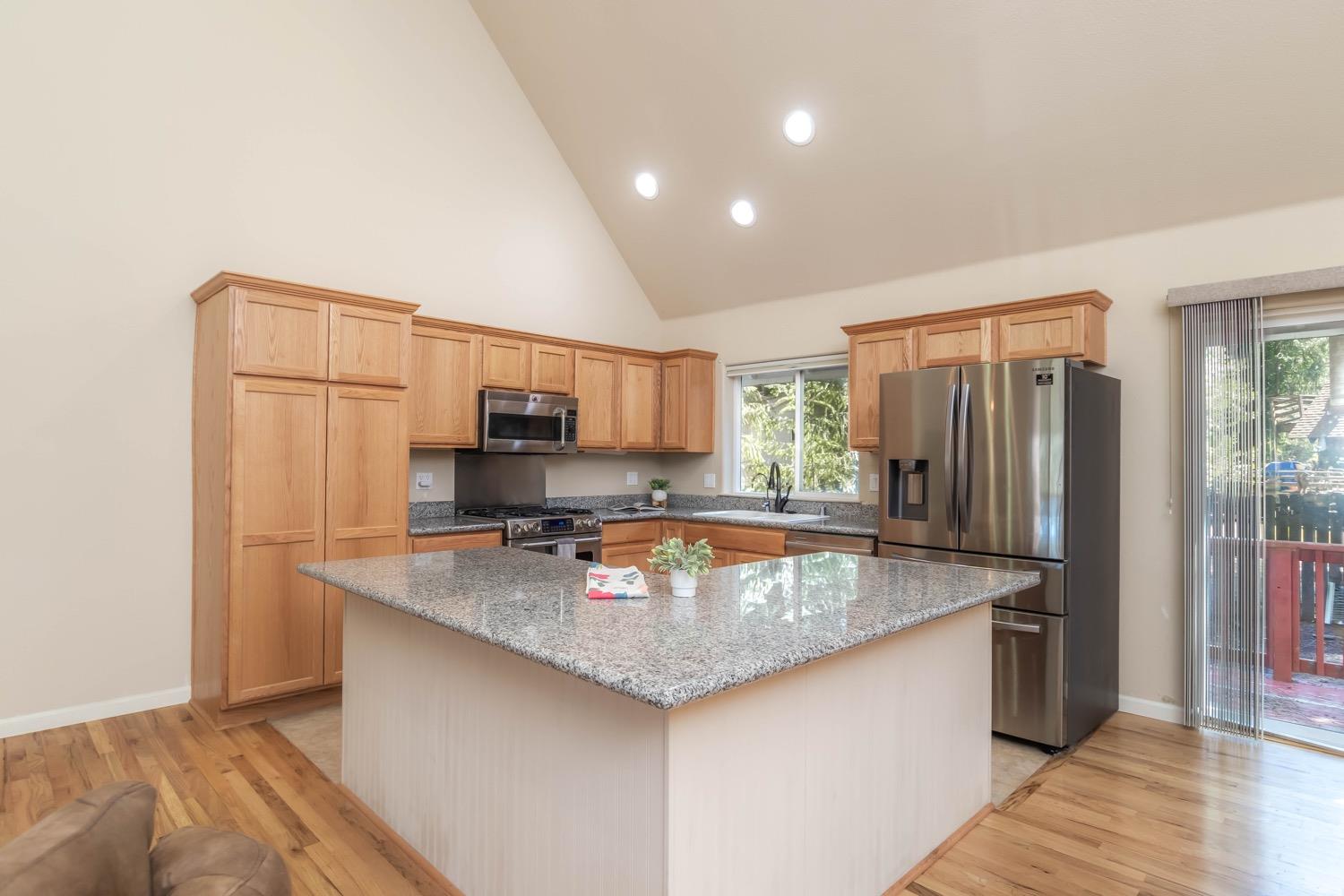 Detail Gallery Image 4 of 40 For 5637 Daisy Cir, Pollock Pines,  CA 95726 - 3 Beds | 2/1 Baths