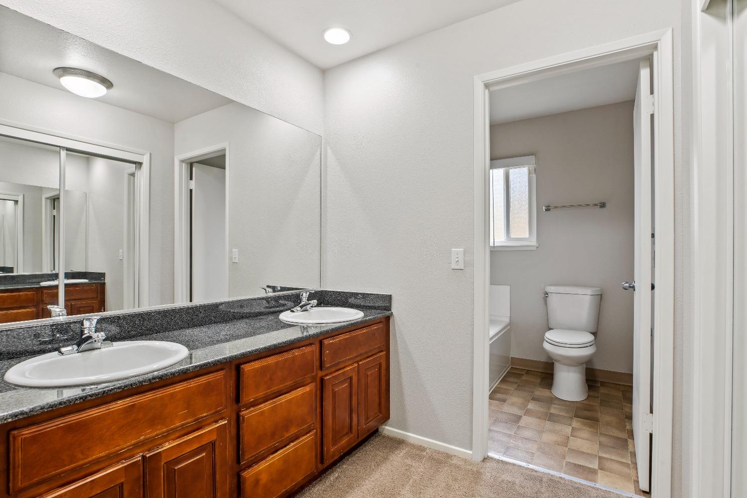 Detail Gallery Image 28 of 32 For 1244 W Roseburg Ave a,  Modesto,  CA 95350 - 2 Beds | 2/1 Baths