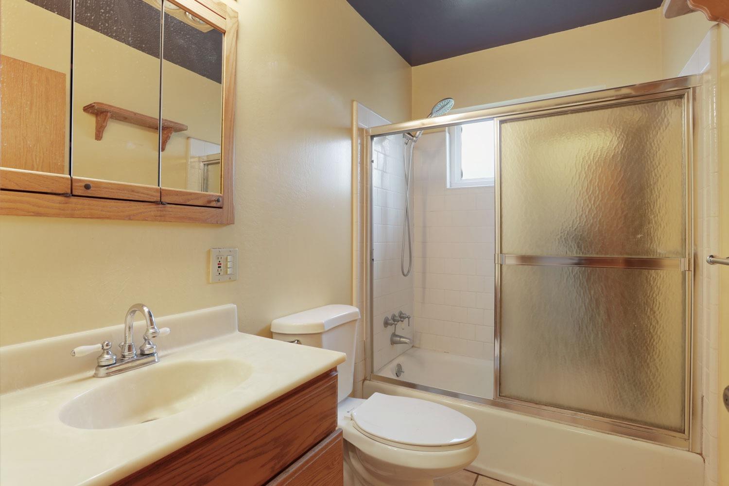 Detail Gallery Image 18 of 32 For 2243 Delaware Ave, Stockton,  CA 95204 - 3 Beds | 1 Baths