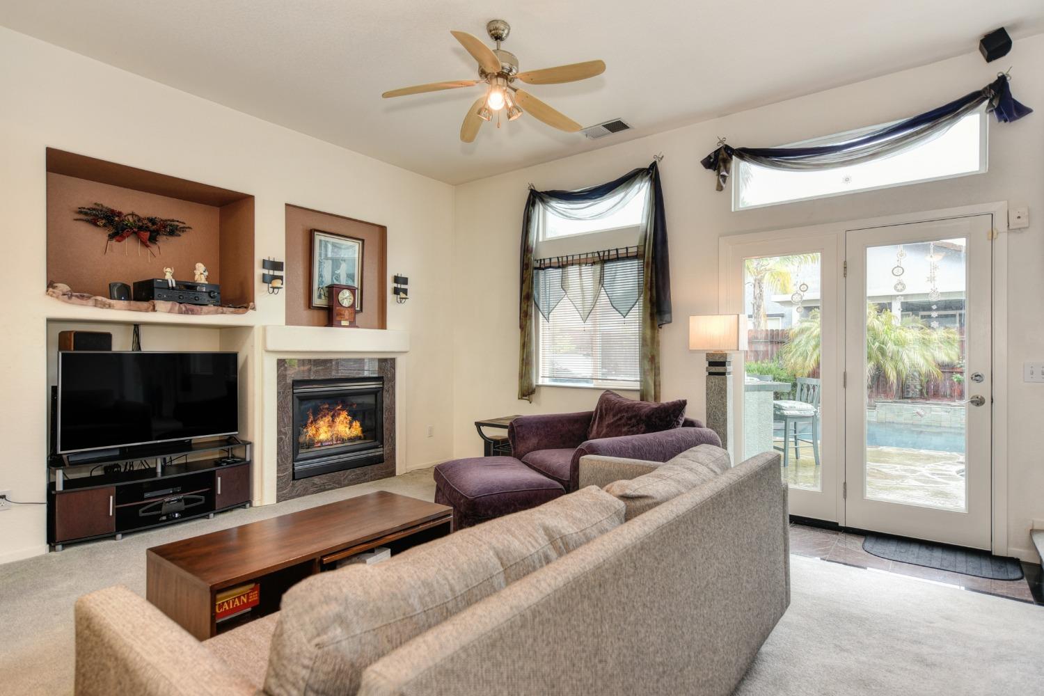 Detail Gallery Image 21 of 51 For 9065 Pebble Spring Ct, Sacramento,  CA 95829 - 4 Beds | 2/1 Baths