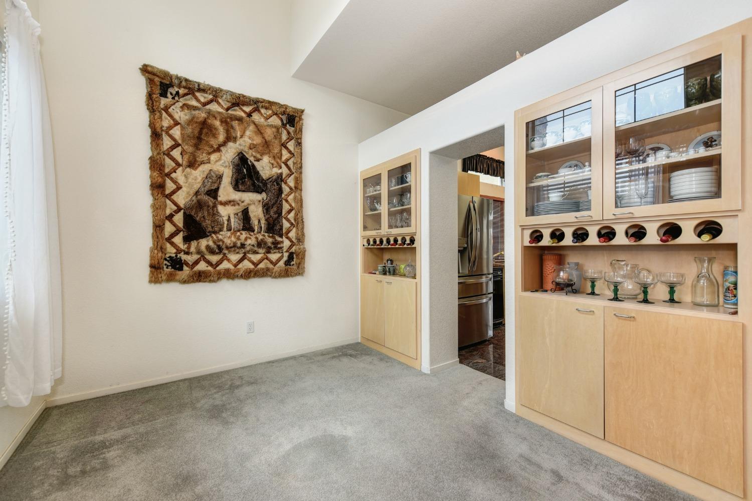 Detail Gallery Image 9 of 51 For 9065 Pebble Spring Ct, Sacramento,  CA 95829 - 4 Beds | 2/1 Baths