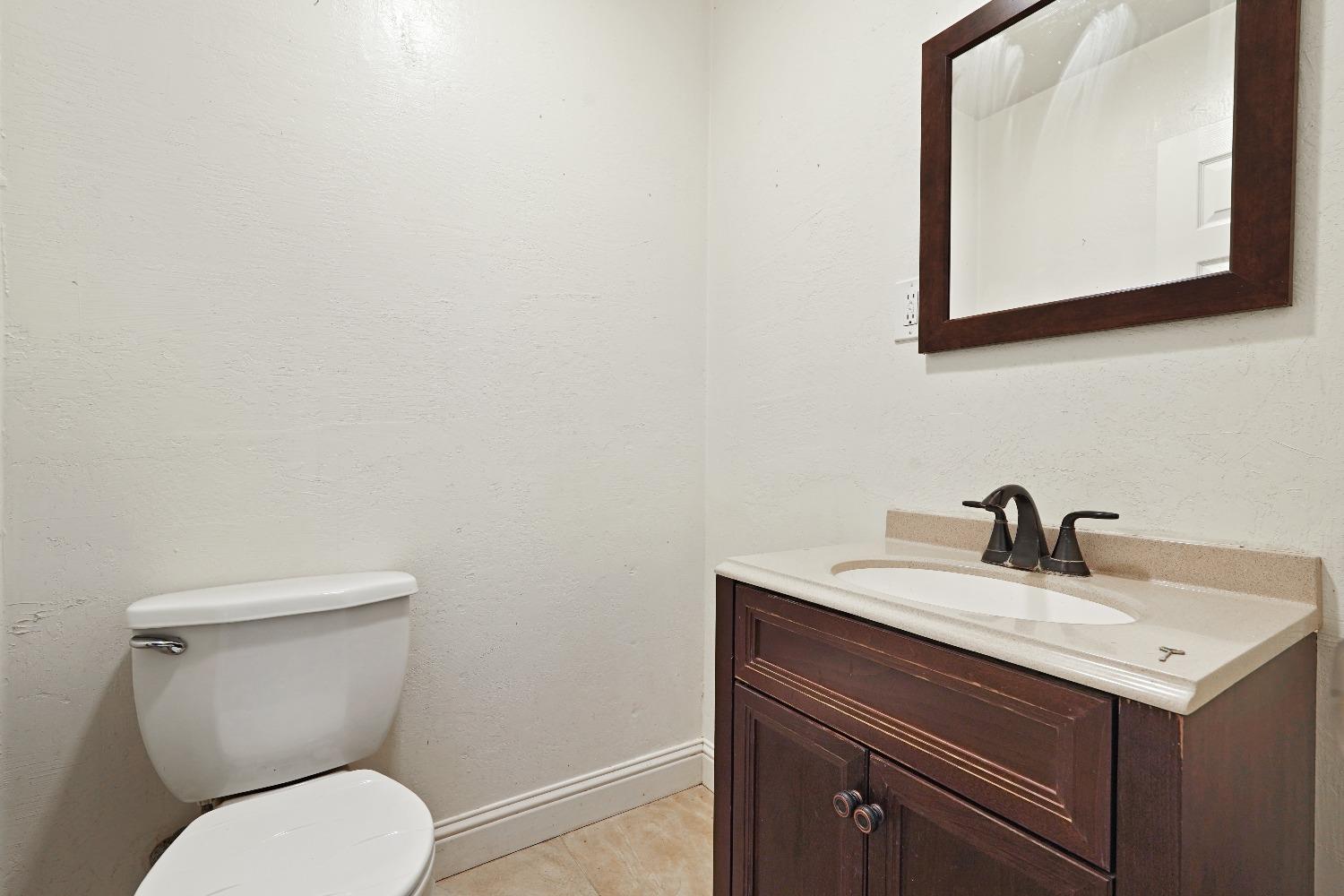 Detail Gallery Image 15 of 27 For 1967 Elmwood Ave, Stockton,  CA 95204 - 4 Beds | 1/1 Baths