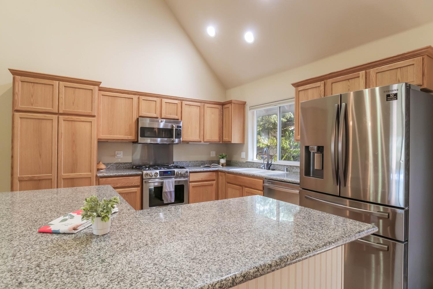 Detail Gallery Image 8 of 40 For 5637 Daisy Cir, Pollock Pines,  CA 95726 - 3 Beds | 2/1 Baths
