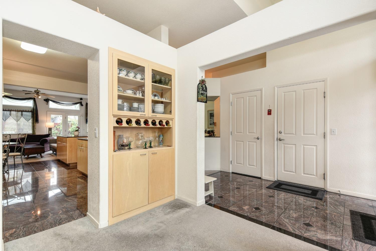 Detail Gallery Image 11 of 51 For 9065 Pebble Spring Ct, Sacramento,  CA 95829 - 4 Beds | 2/1 Baths
