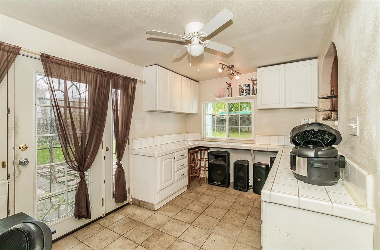 Detail Gallery Image 10 of 28 For 3683 N Ezie Ave, Fresno,  CA 93727 - 3 Beds | 1 Baths
