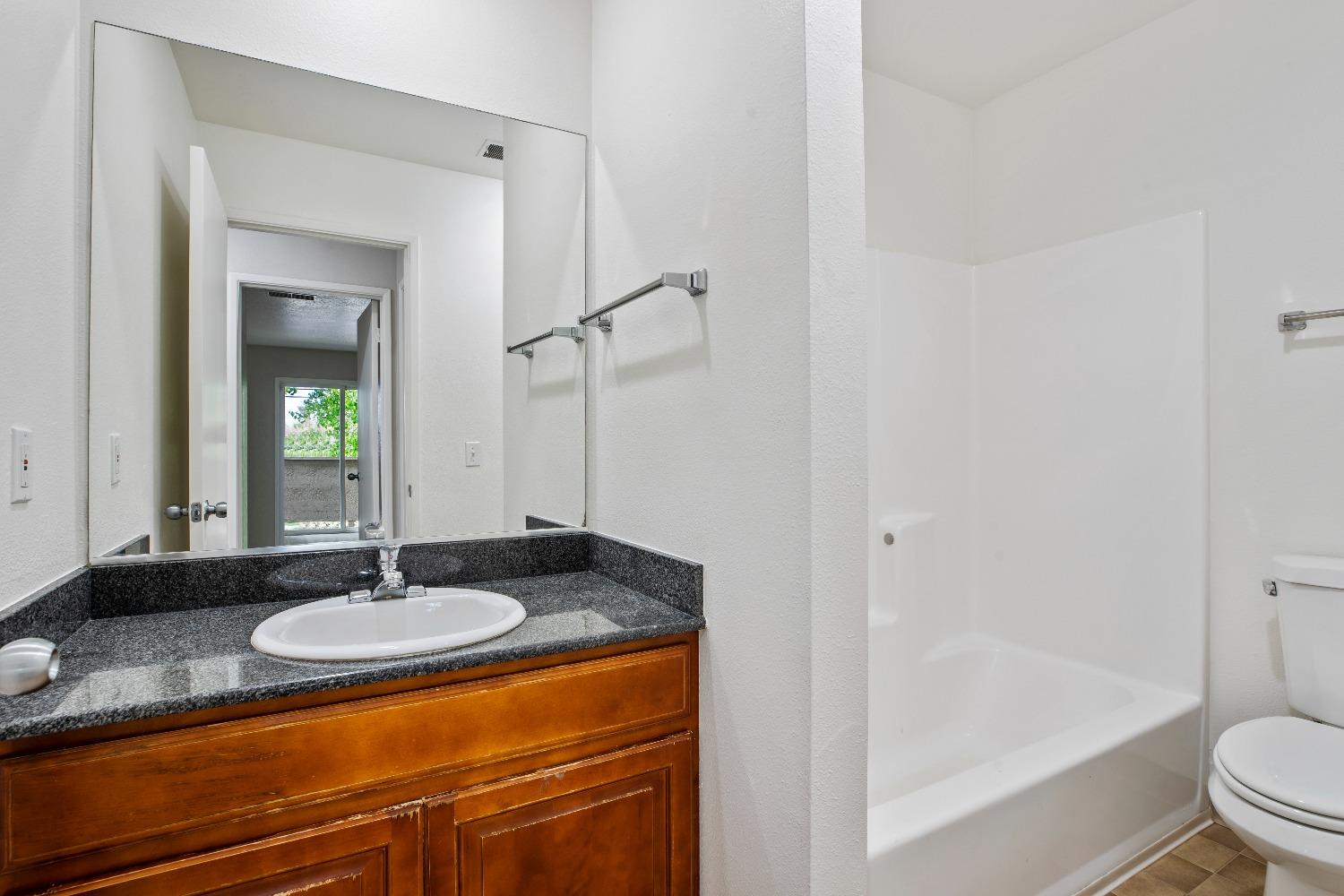 Detail Gallery Image 25 of 32 For 1244 W Roseburg Ave a,  Modesto,  CA 95350 - 2 Beds | 2/1 Baths