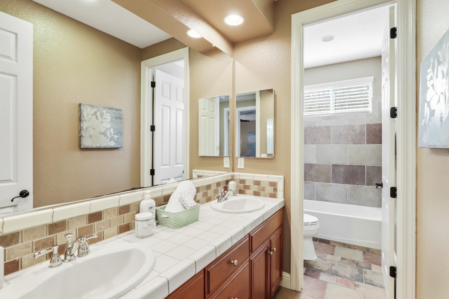 Detail Gallery Image 23 of 33 For 3977 Castellina Way, Manteca,  CA 95337 - 4 Beds | 2/1 Baths