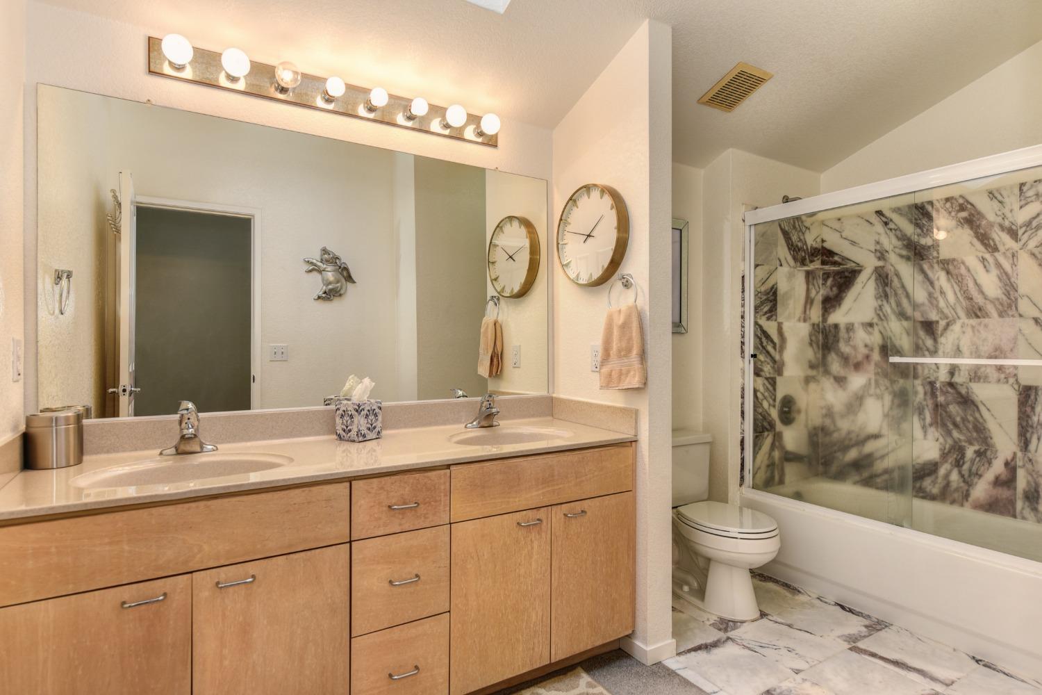 Detail Gallery Image 39 of 51 For 9065 Pebble Spring Ct, Sacramento,  CA 95829 - 4 Beds | 2/1 Baths