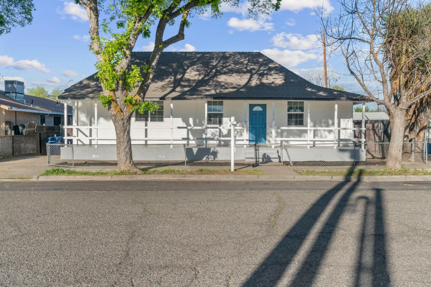 Photo of 418 S 4th St in Patterson, CA