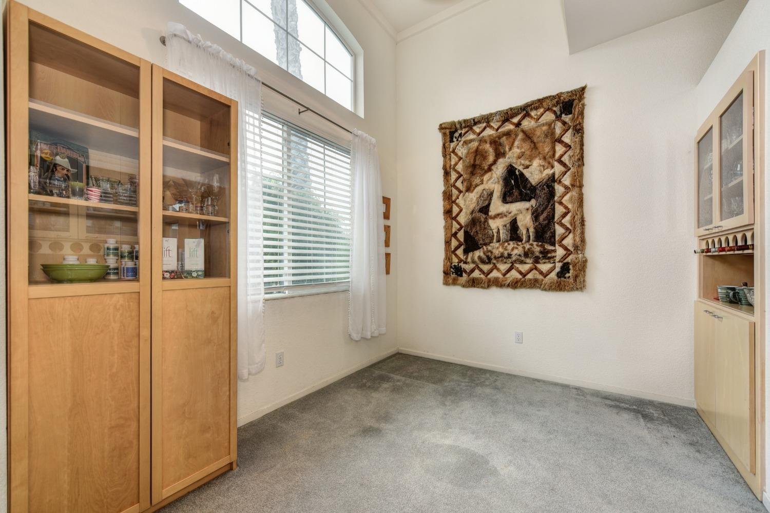 Detail Gallery Image 8 of 51 For 9065 Pebble Spring Ct, Sacramento,  CA 95829 - 4 Beds | 2/1 Baths