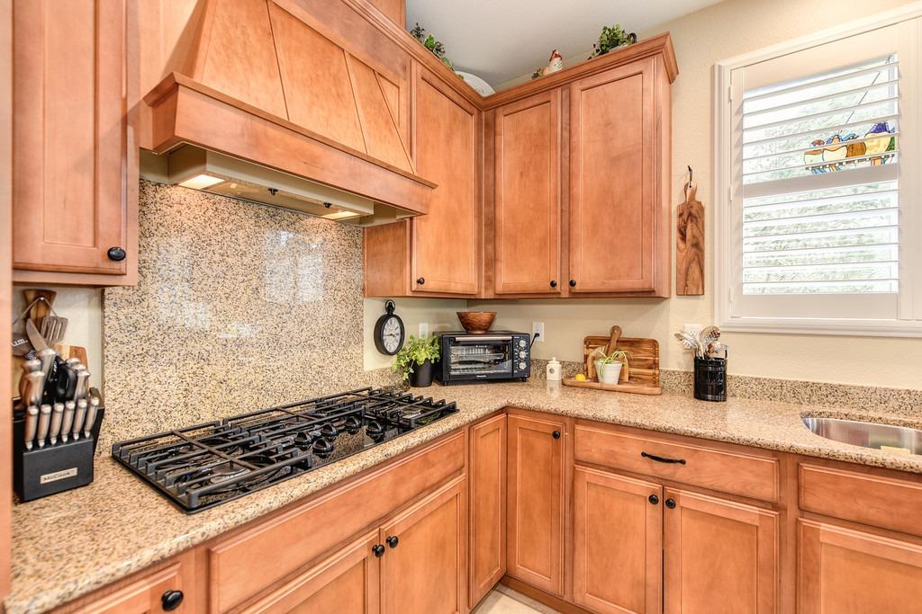 Detail Gallery Image 13 of 53 For 2417 Rockbrook Ln, Manteca,  CA 95336 - 2 Beds | 2 Baths