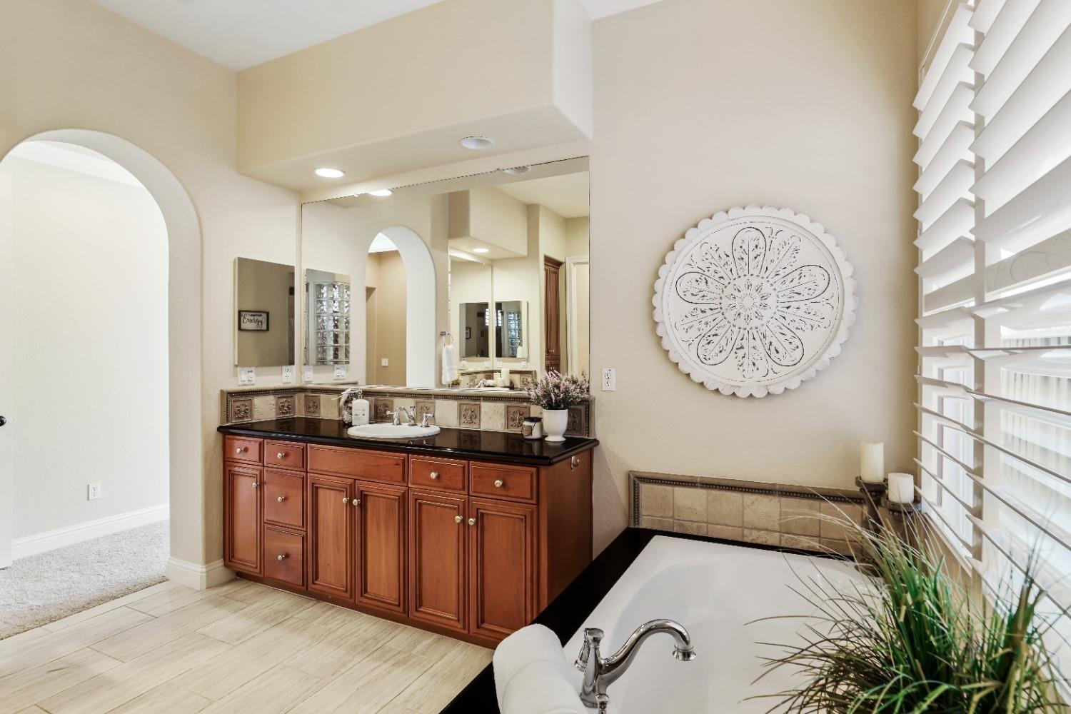 Detail Gallery Image 16 of 33 For 3977 Castellina Way, Manteca,  CA 95337 - 4 Beds | 2/1 Baths