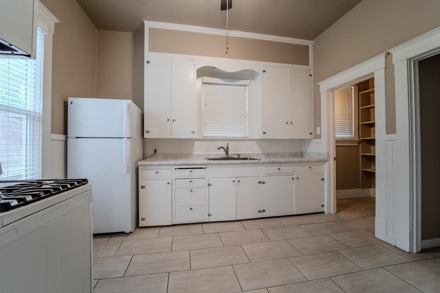Detail Gallery Image 3 of 24 For 625 H St, Marysville,  CA 95901 - 3 Beds | 2 Baths