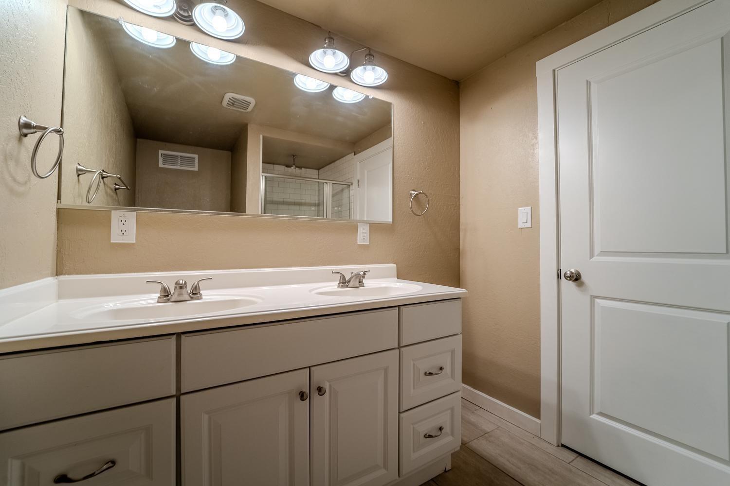 Detail Gallery Image 5 of 24 For 625 H St, Marysville,  CA 95901 - 3 Beds | 2 Baths