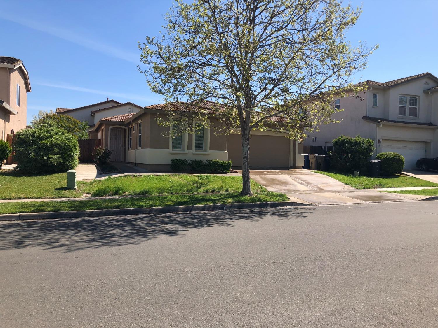 Photo of 7609 Damascas Dr in Elk Grove, CA