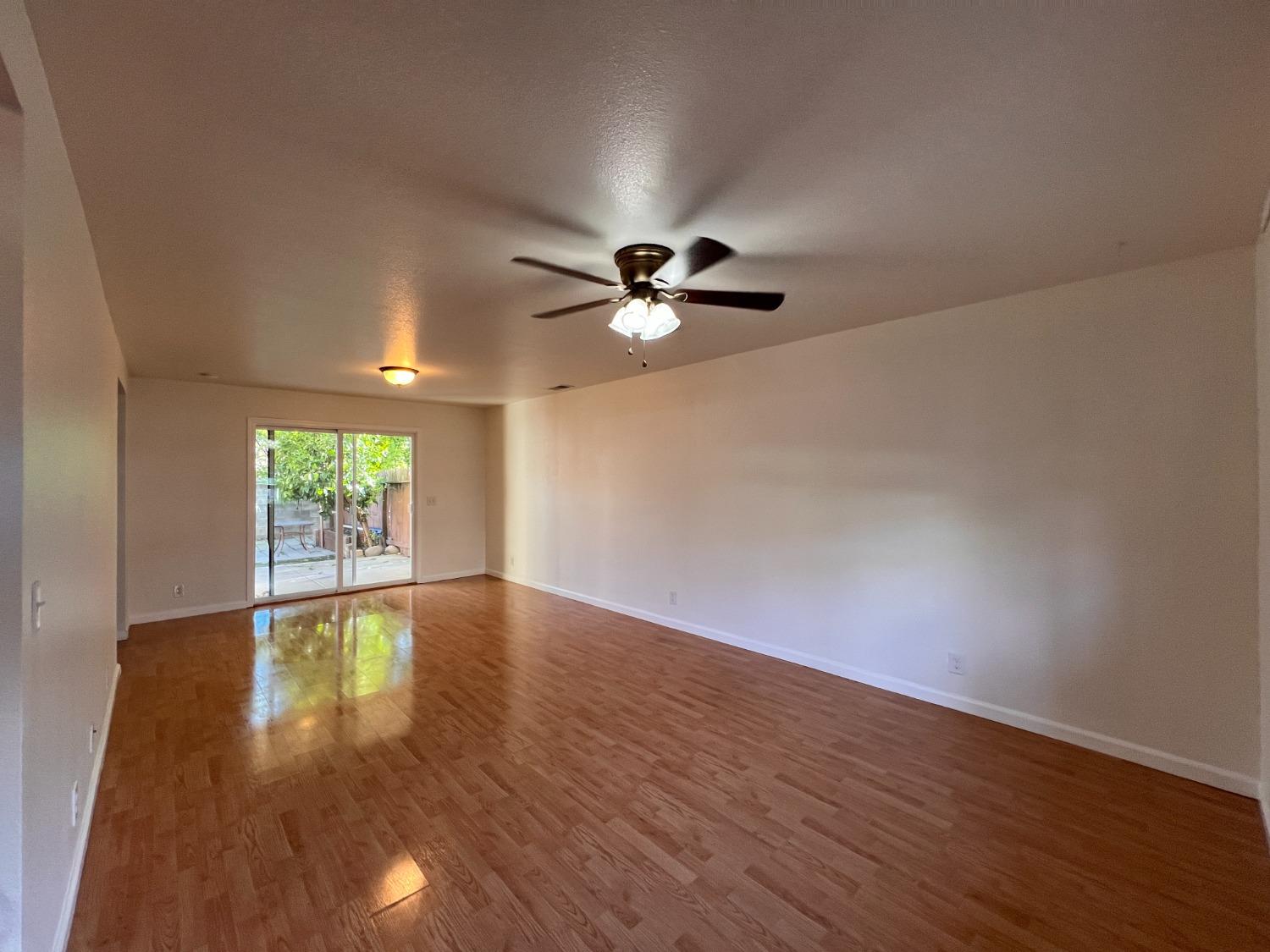 Detail Gallery Image 4 of 45 For 2099 Hartford Dr #31,  Chico,  CA 95928 - 3 Beds | 2 Baths