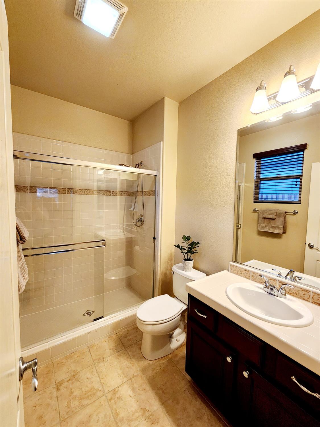 Detail Gallery Image 38 of 38 For 3895 Rollins Ct, West Sacramento,  CA 95691 - 5 Beds | 3/1 Baths