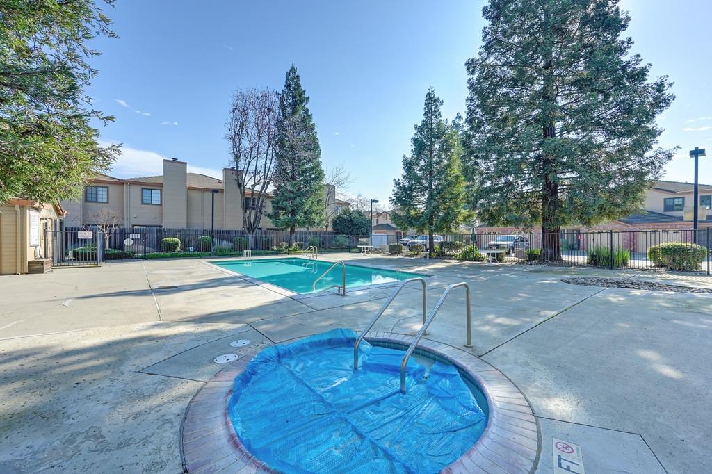 Detail Gallery Image 35 of 39 For 2250 Scarborough Dr #18,  Lodi,  CA 95240 - 2 Beds | 2/1 Baths