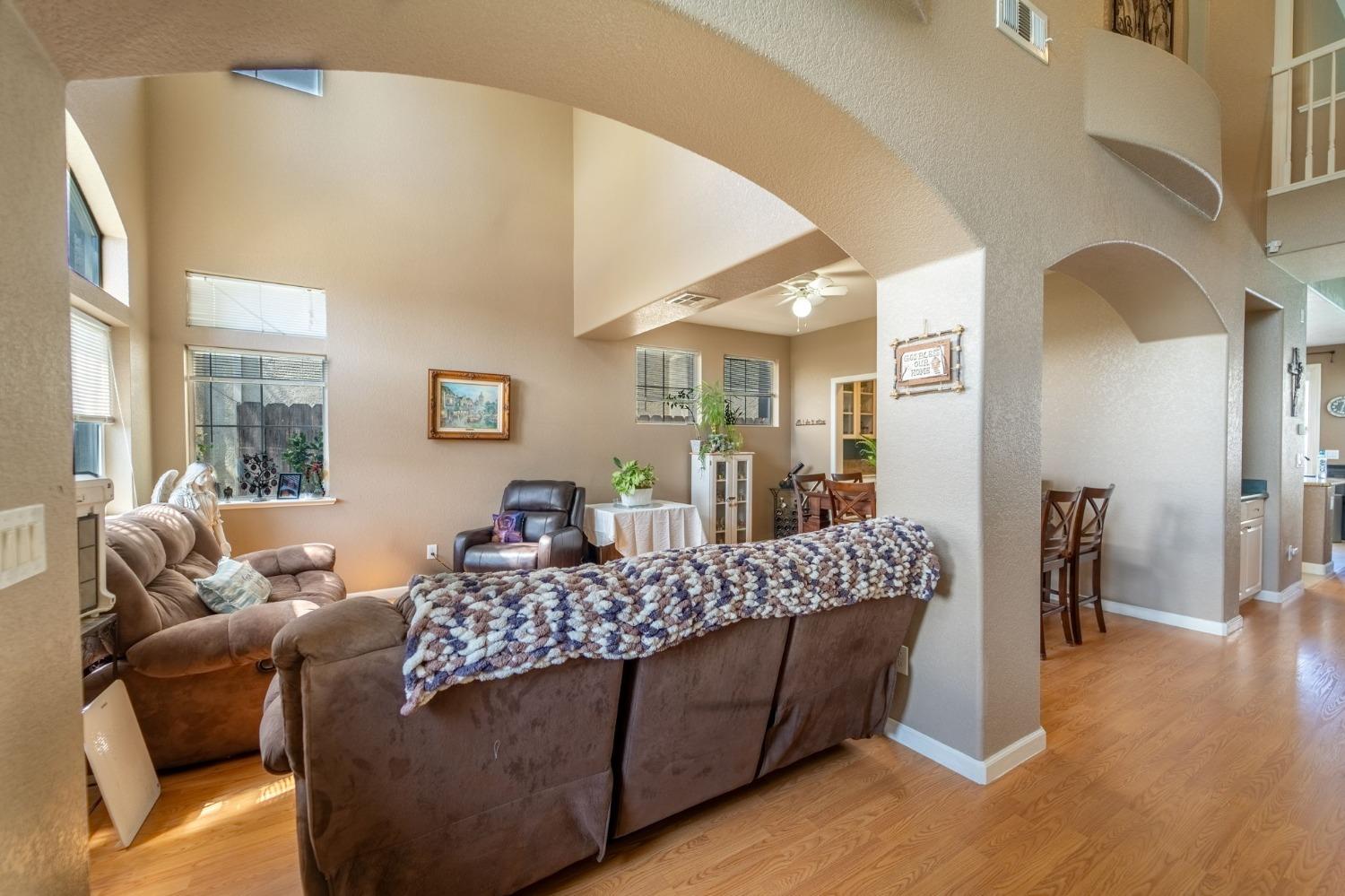 Detail Gallery Image 9 of 45 For 863 Grafton St, Manteca,  CA 95337 - 6 Beds | 3 Baths