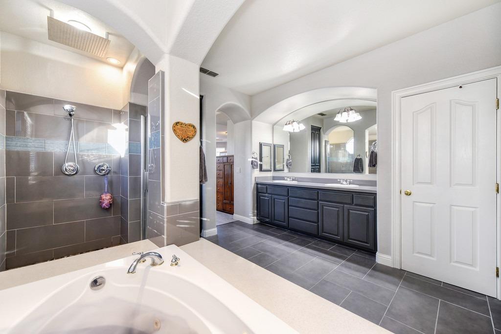 Detail Gallery Image 29 of 51 For 2112 Tarbolton Cir, Folsom,  CA 95630 - 6 Beds | 4/1 Baths
