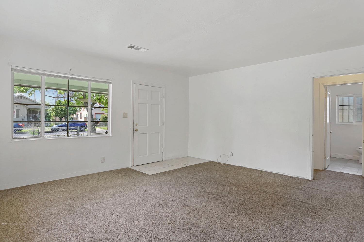Detail Gallery Image 9 of 33 For 1744 S American St, Stockton,  CA 95206 - 2 Beds | 2 Baths