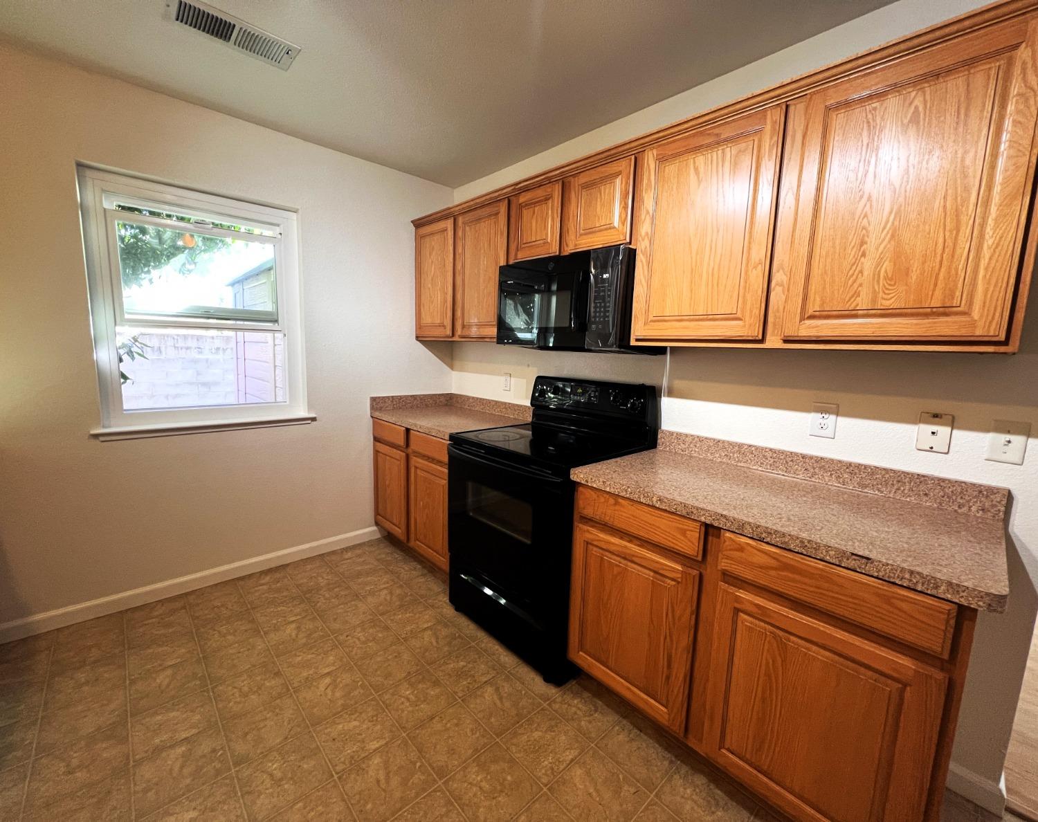 Detail Gallery Image 17 of 45 For 2099 Hartford Dr #31,  Chico,  CA 95928 - 3 Beds | 2 Baths