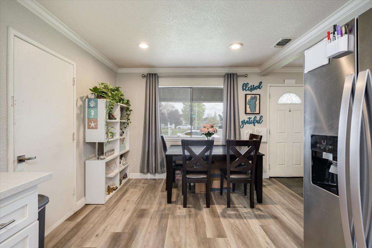 Detail Gallery Image 8 of 29 For 6630 Golf View Dr, Sacramento,  CA 95822 - 3 Beds | 2 Baths